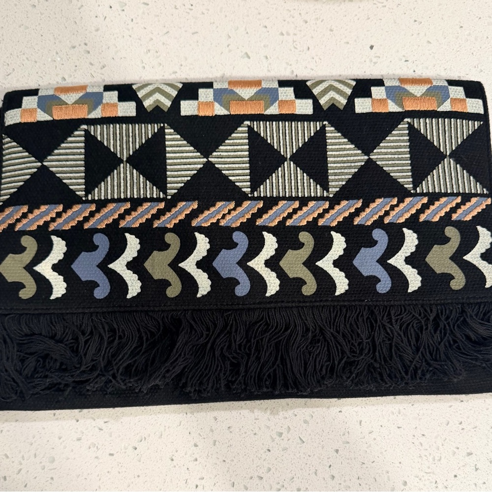 Geometric Patterned Clutch with Fringe